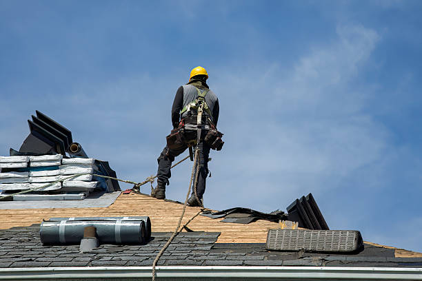 Professional Gutter Installation technician working in Mason City, IA